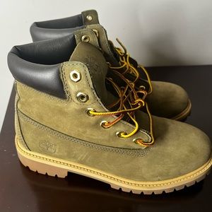 Green Timberland Premium 6” Boot Size 6 Boys/Grade-school